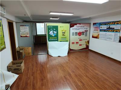 青大沿线万豪附近132平超低价出租